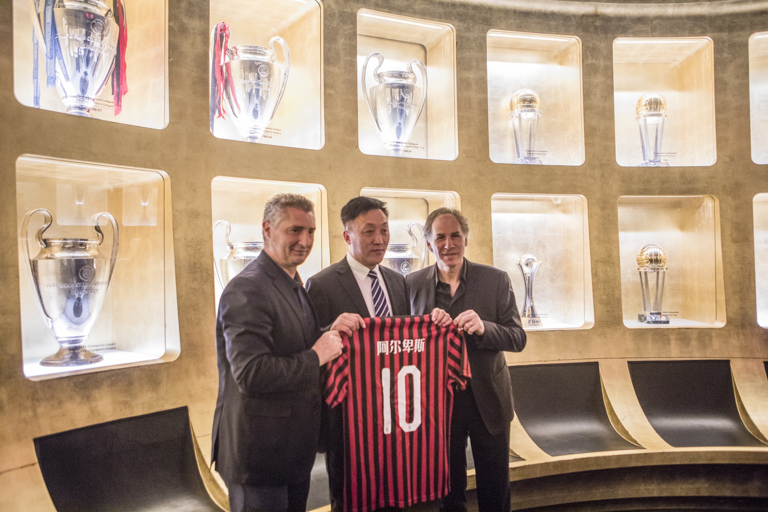 103秒！维尼修斯被取消的点球，创欧冠使用VAR以来最快（仅用103秒！维尼修斯点球遭改判，创欧冠VAR时代最快纪录）