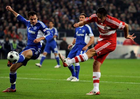 上海海港为备战三线作战，大范围调整阵容，清洗后防线，加强进攻，提升整体竞争力。（上海海港备战三线：阵容大换血，重塑后防、升级进攻，全面提升竞争力）