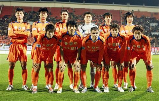 梅西一脚射门点燃全场（梅西一记劲射引爆全场）