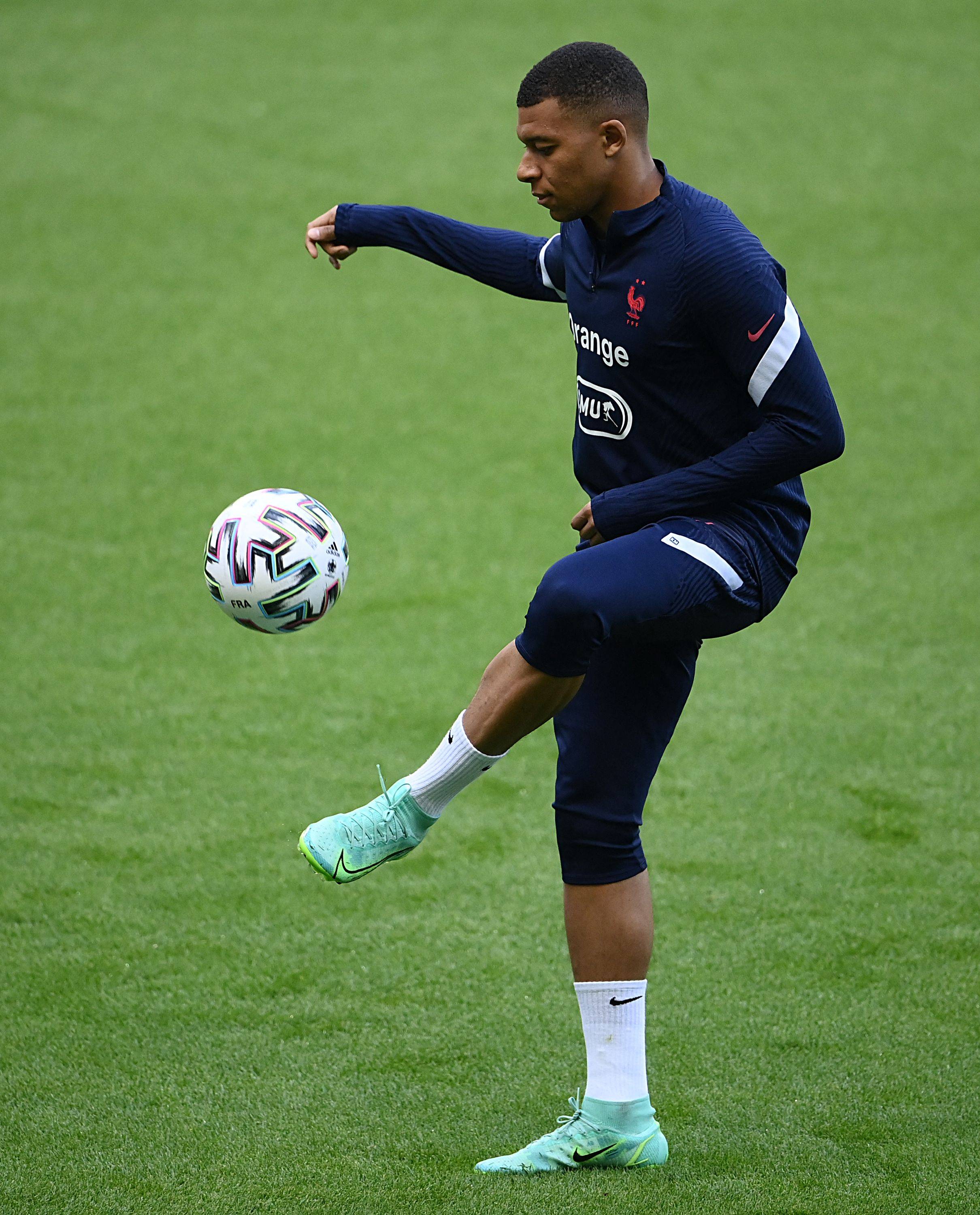 莱默尔：送出2个点球让比赛变复杂，能利用定位球让我们满意（莱默尔：两次送点使局势复杂，但把握定位球机会令人满意）