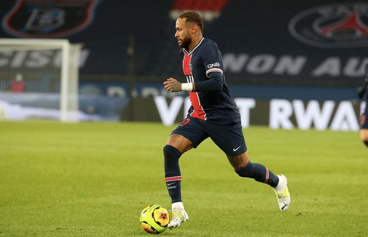 前锋终于找到射门感觉（前锋重拾进球感觉）