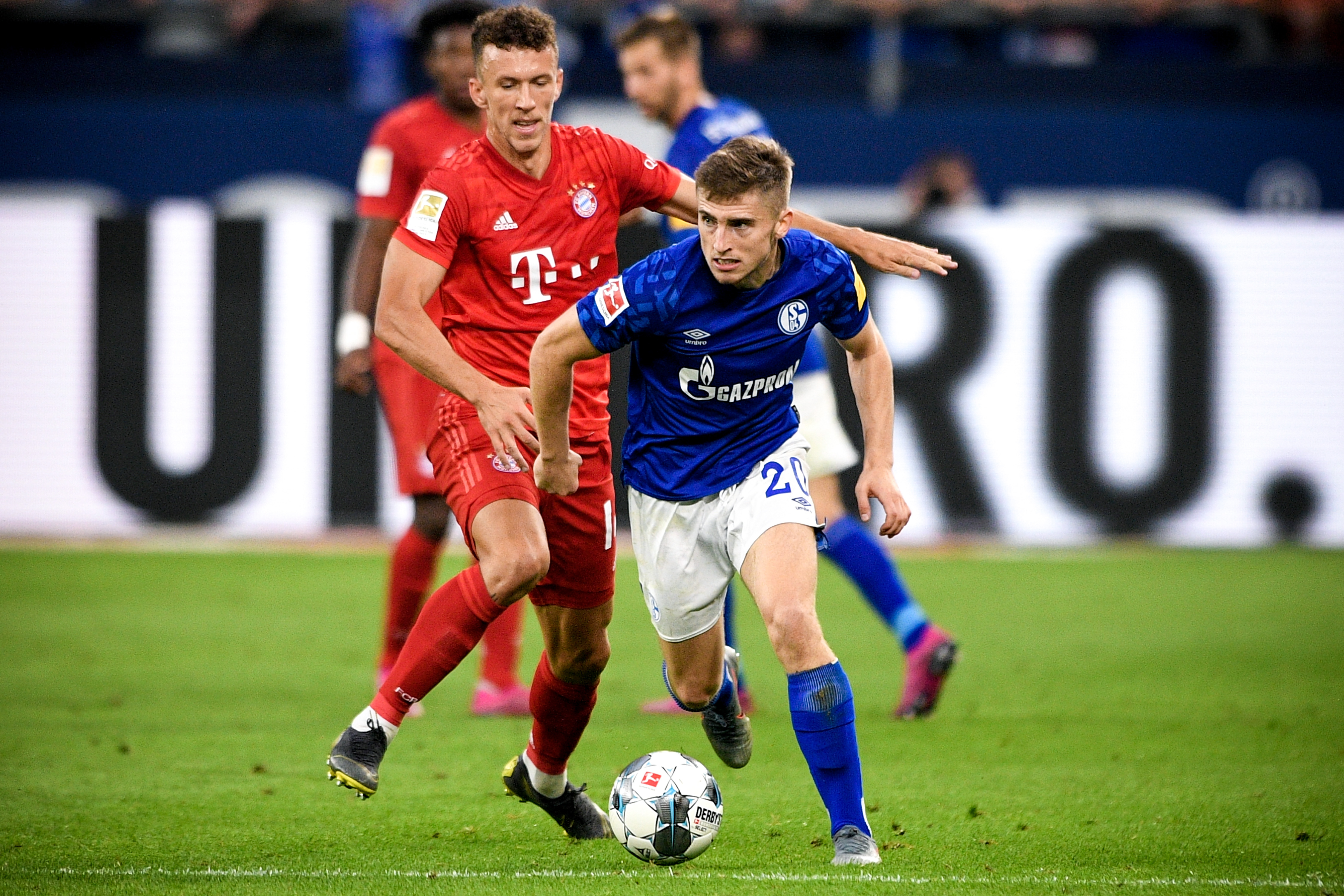 米兰欲用恩昆库换莱万遭巴萨否认（巴萨否认米兰以恩昆库交换莱万的传闻）