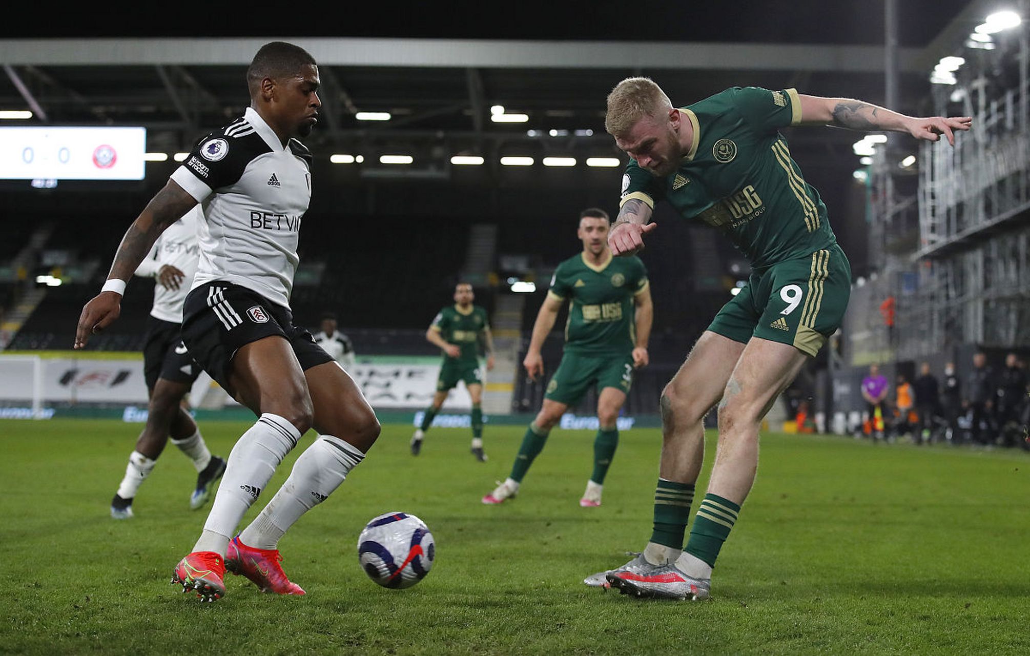 阿图什杯球员进球后跑上看台给母亲献花，后两黄变一红被罚下（阿图什杯球员破门后上看台为母献花，随后两黄变红被罚出场）